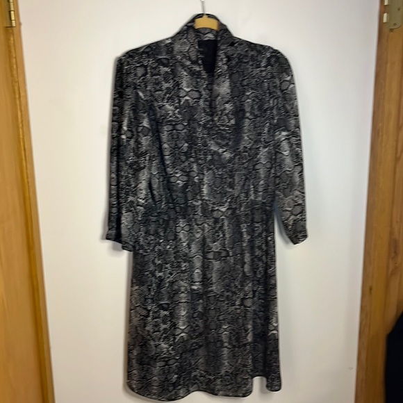 RW&CO. Dresses & Skirts - 2/25🧁PLUS FREE SHIPPING! RW&CO snake skin dress- size L